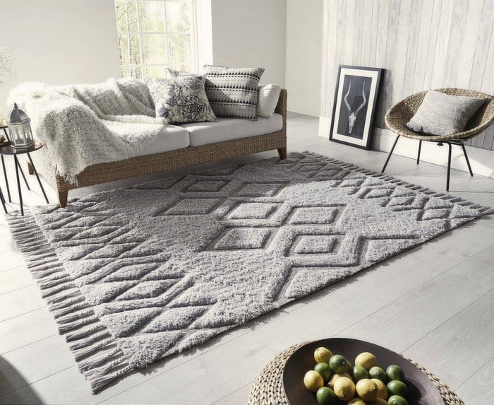 Which couch color goes well with a gray rug