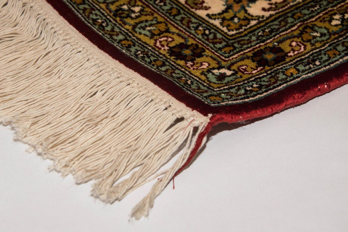 Kashmir Silk Rug 216x153cm - Oriental Rug