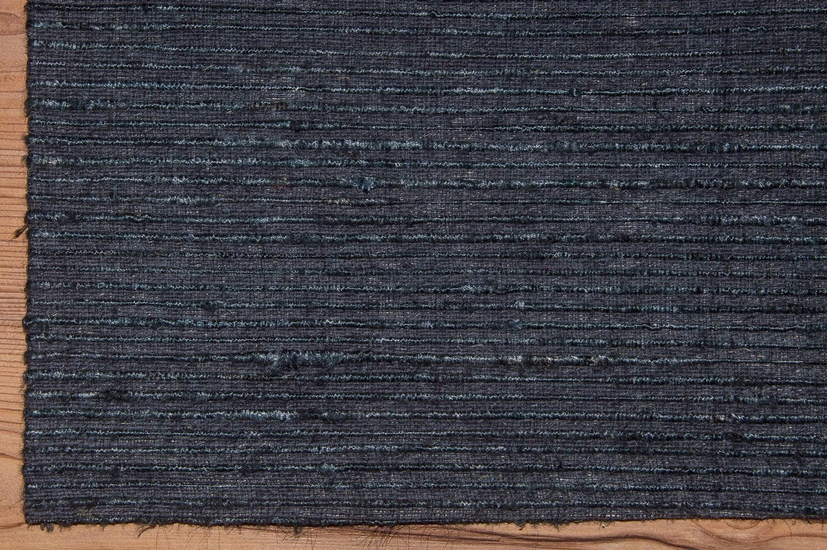 Low-Pile Rug - 180 x 120 cm - black