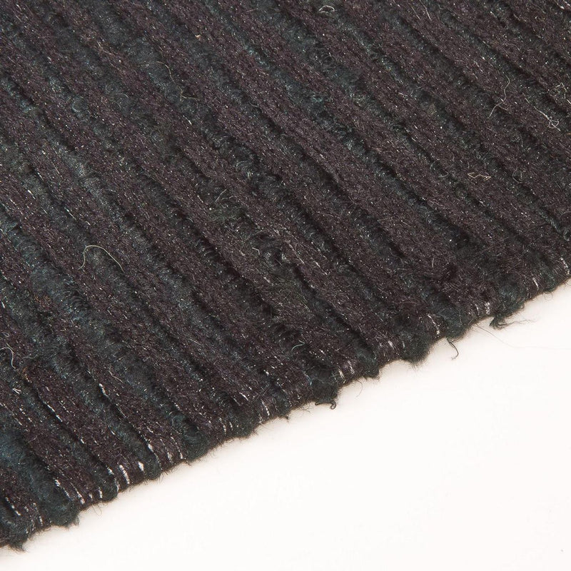 Low-Pile Rug - 230 x 160 cm - black