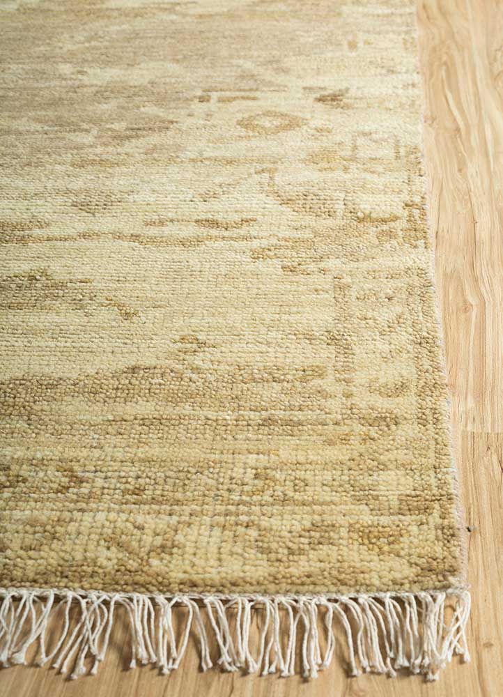 Wool Rug - 300 x 240 cm - gold
