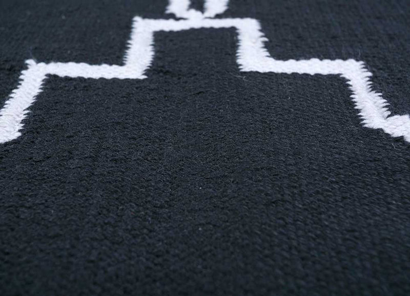 Wool Rug - 375 x 270 cm - black and white