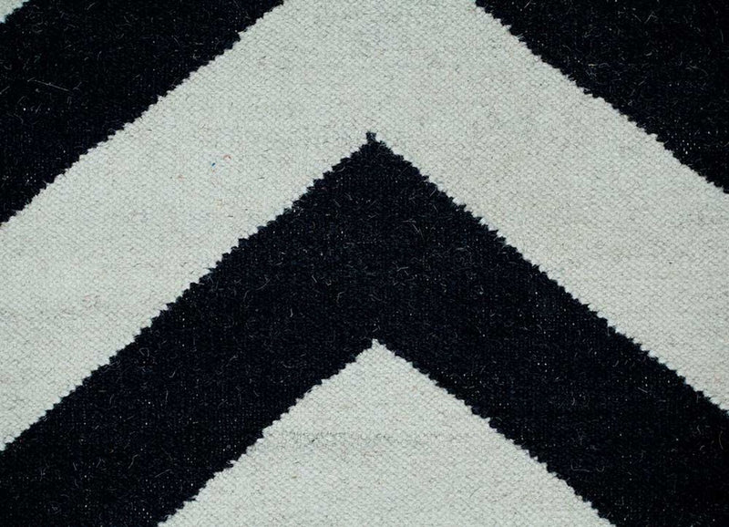 Wool Rug - 240 x 150 cm - black and white