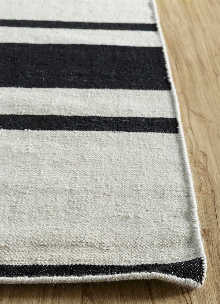 Wool Rug - 240 x 150 cm - black and white
