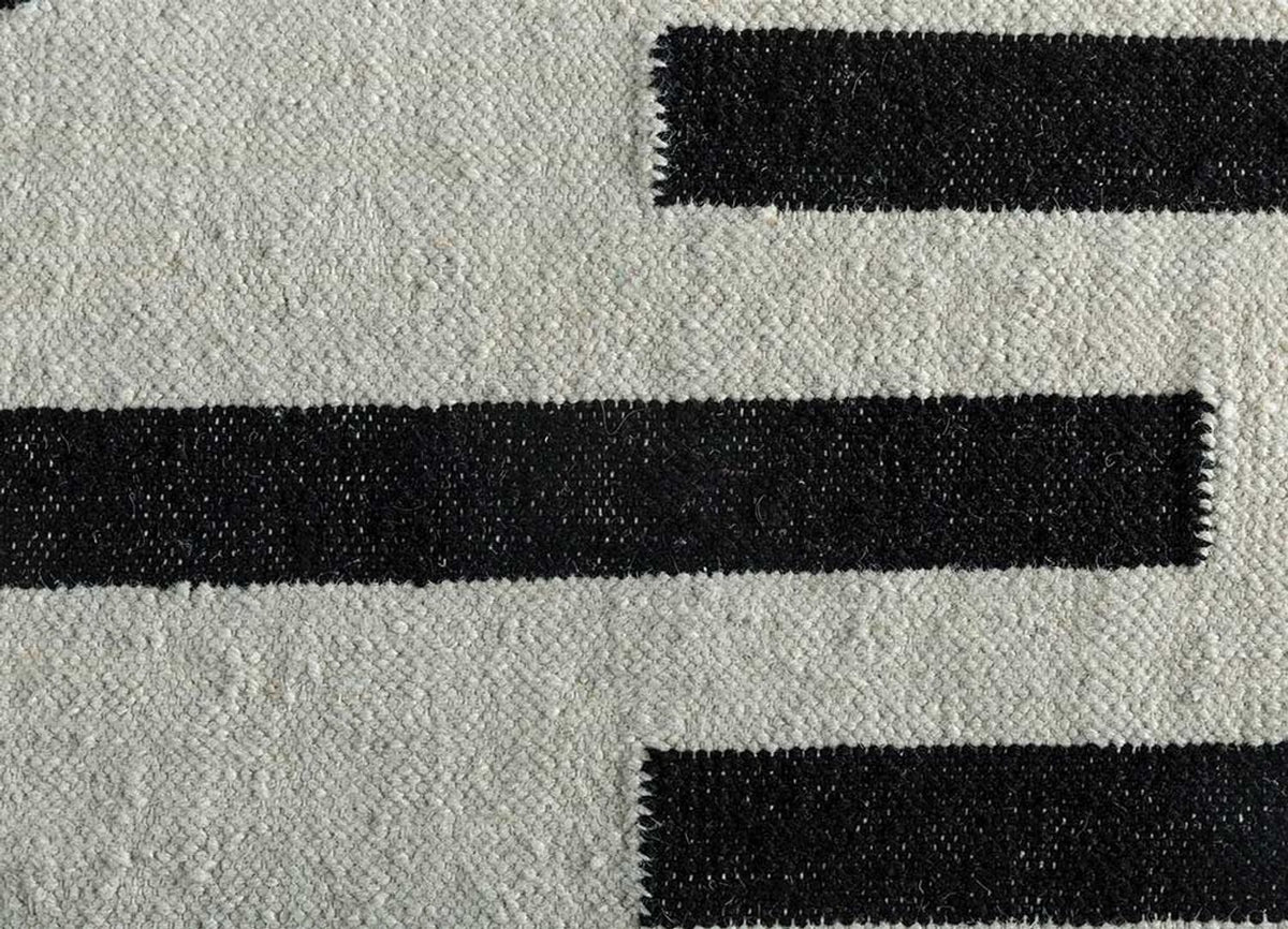 Wool Rug - 240 x 150 cm - black and white