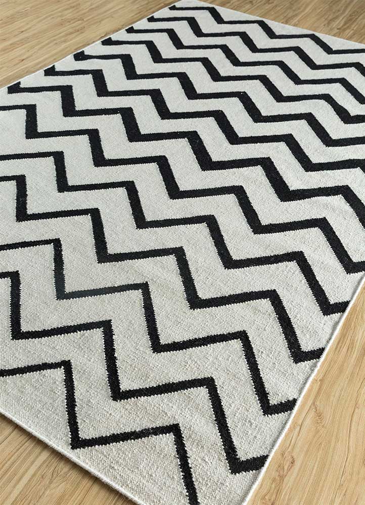 Wool Rug - 240 x 150 cm - black and white
