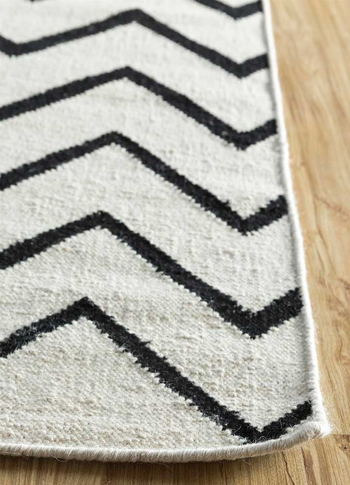 Wool Rug - 240 x 150 cm - black and white