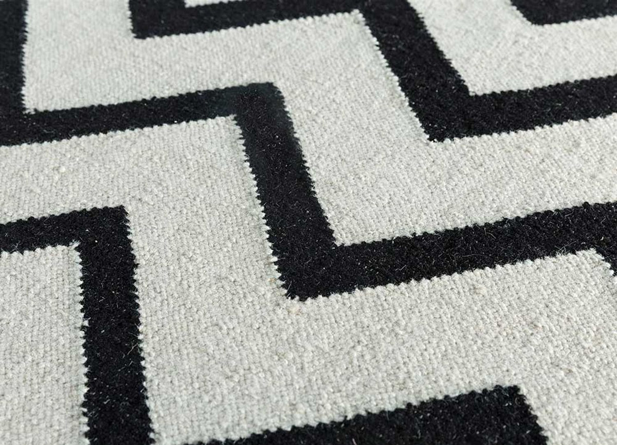 Wool Rug - 240 x 150 cm - black and white