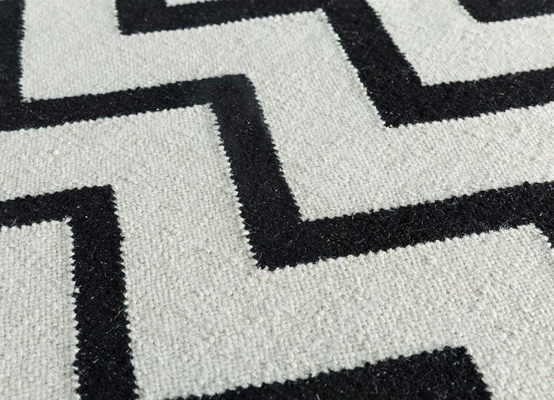 Wool Rug - 240 x 150 cm - black and white