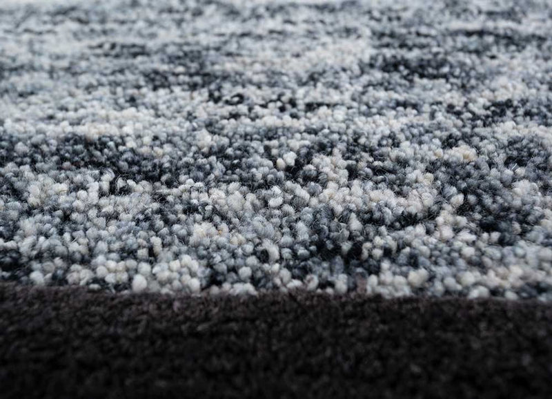 Wool Rug - 270 x 180 cm - black and white