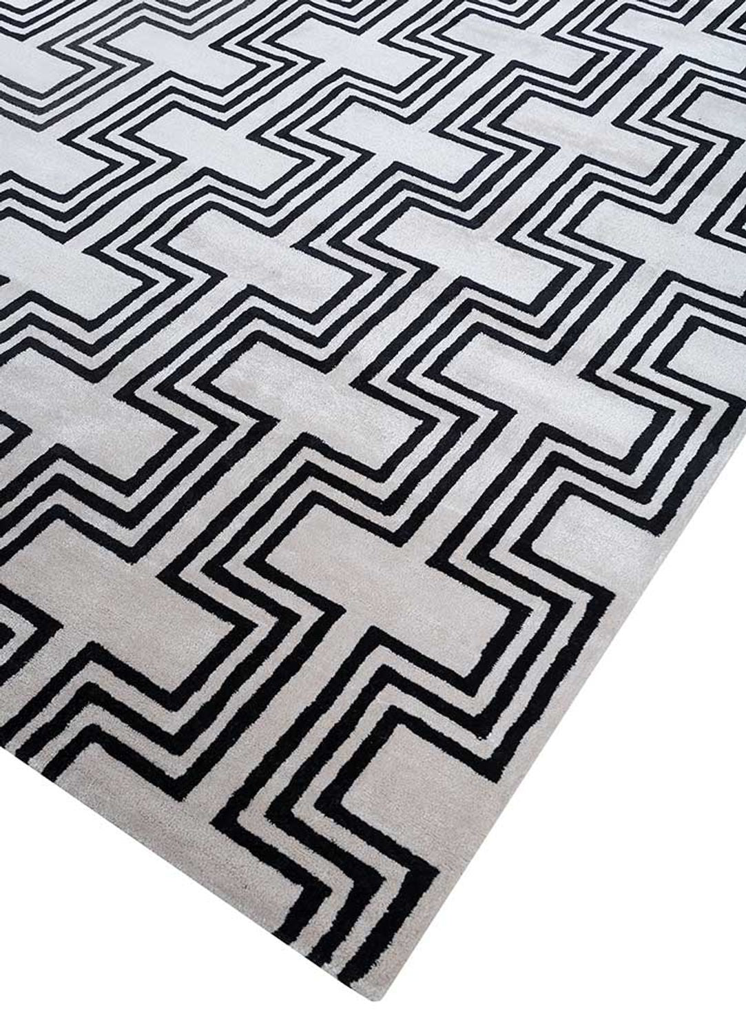 Wool Rug - 330 x 240 cm - black and white
