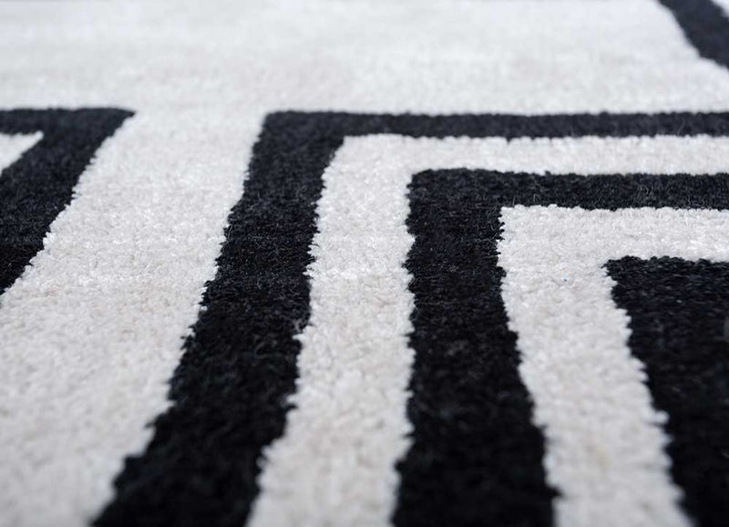 Wool Rug - 330 x 240 cm - black and white