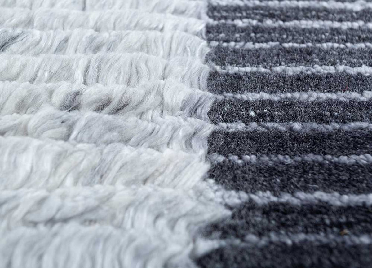 Wool Rug - 300 x 240 cm - silver
