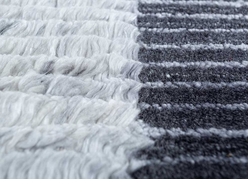Wool Rug - 300 x 240 cm - silver