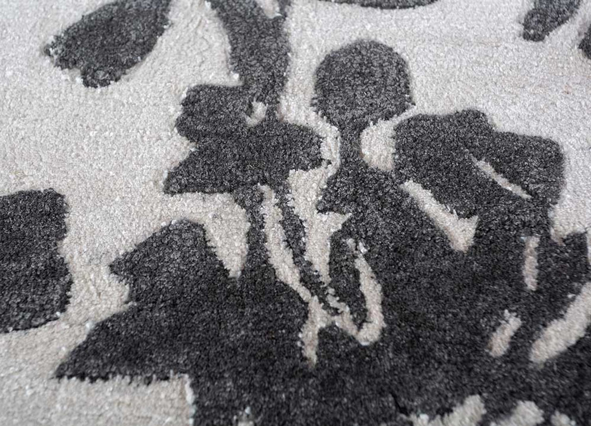 Wool Rug - 270 x 180 cm - black and white