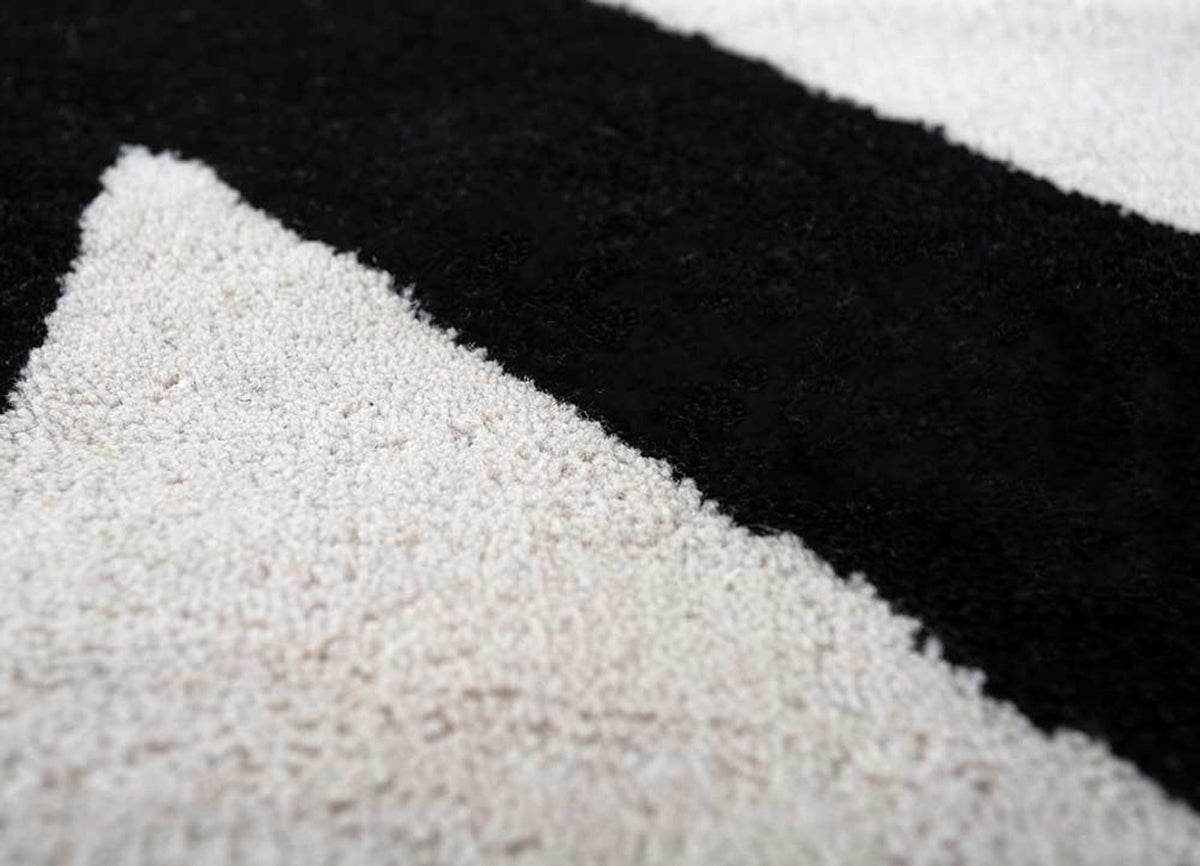 Wool Rug - 235 x 148 cm - black and white