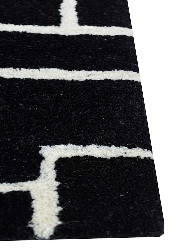 Wool Rug - 270 x 180 cm - black and white