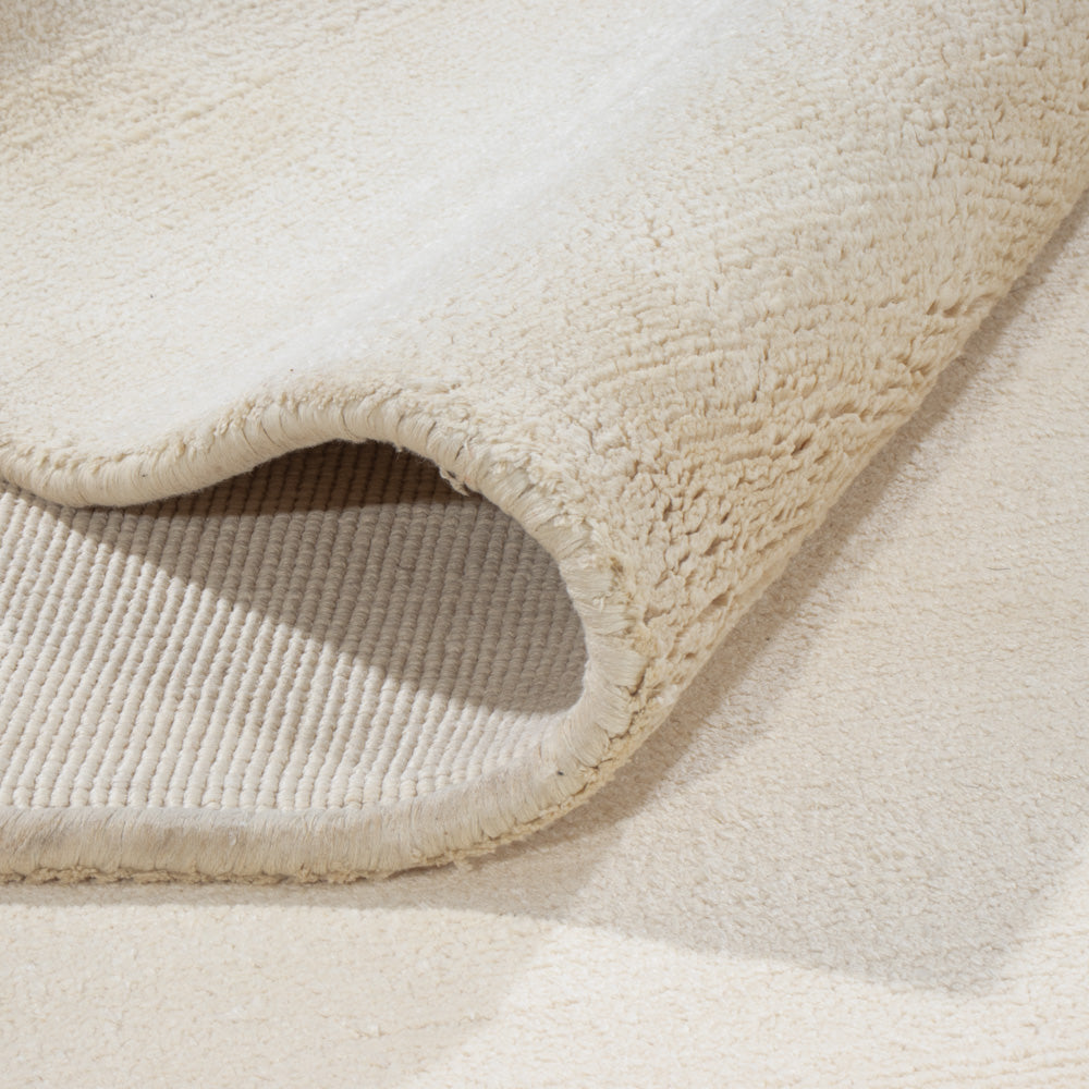 Viscose Rug - 238 x 150 cm - cream