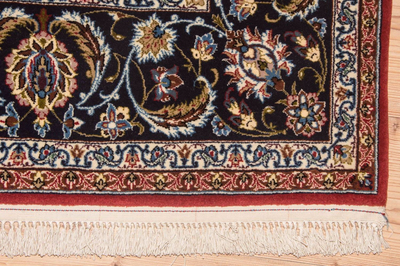 Isfahan Rug 224x157cm - Persian Rugs