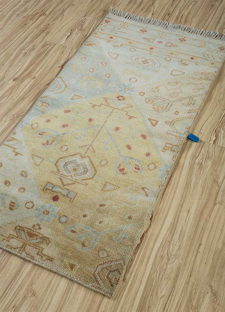 Wool Rug - 120 x 60 cm - gold