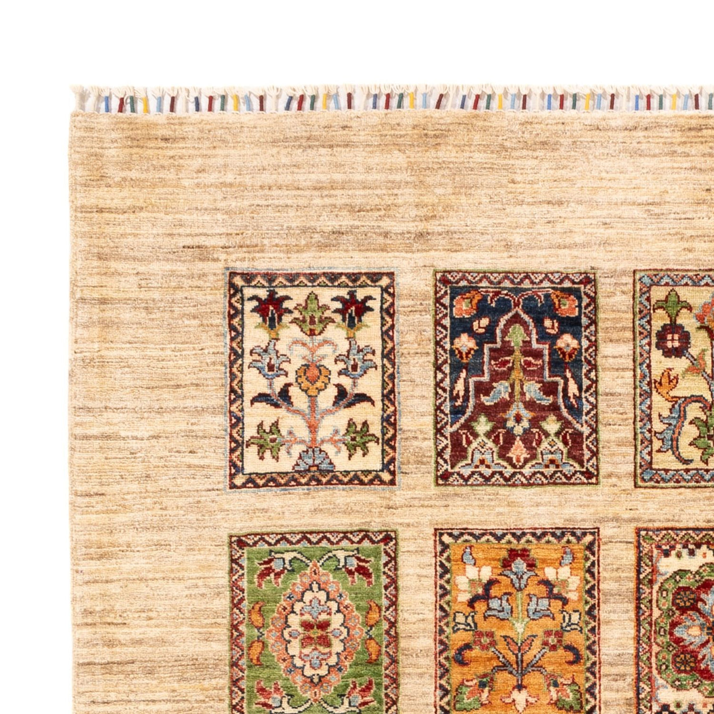 Bakhtiari Rug 240x174cm - Oriental Rug
