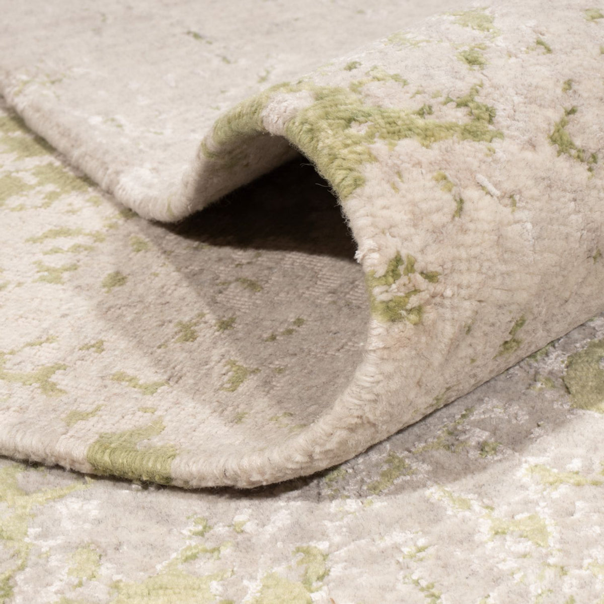 Designer Rug - 302 x 250 cm - light green