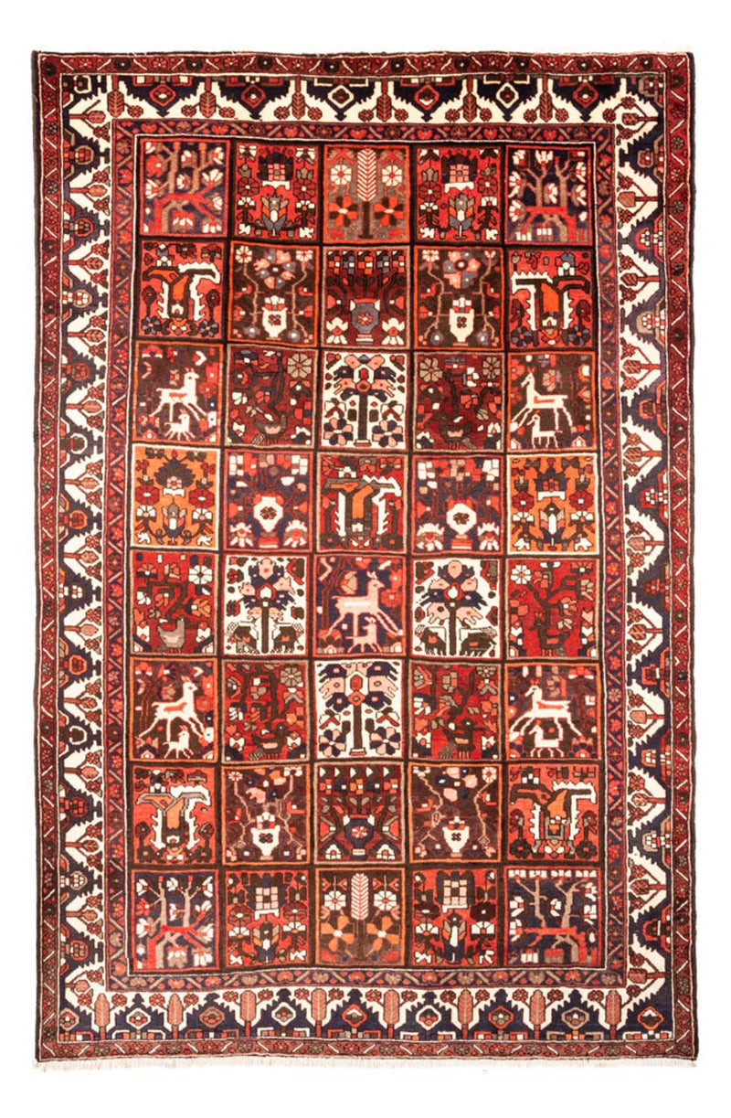 Bakhtiari Rug 307x205cm - Persian Rugs
