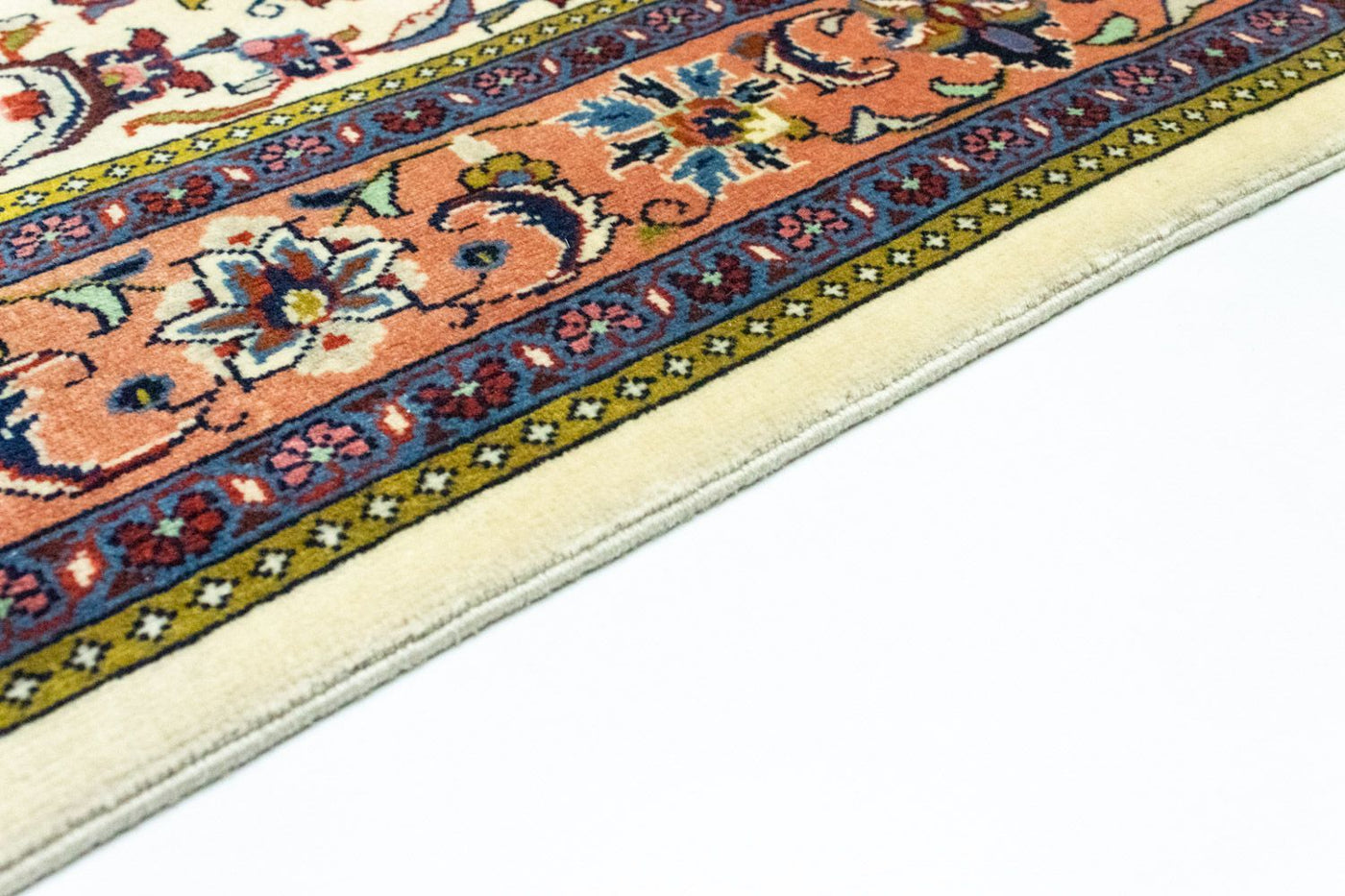 Sarouk Rug 206x137cm - Persian Rugs