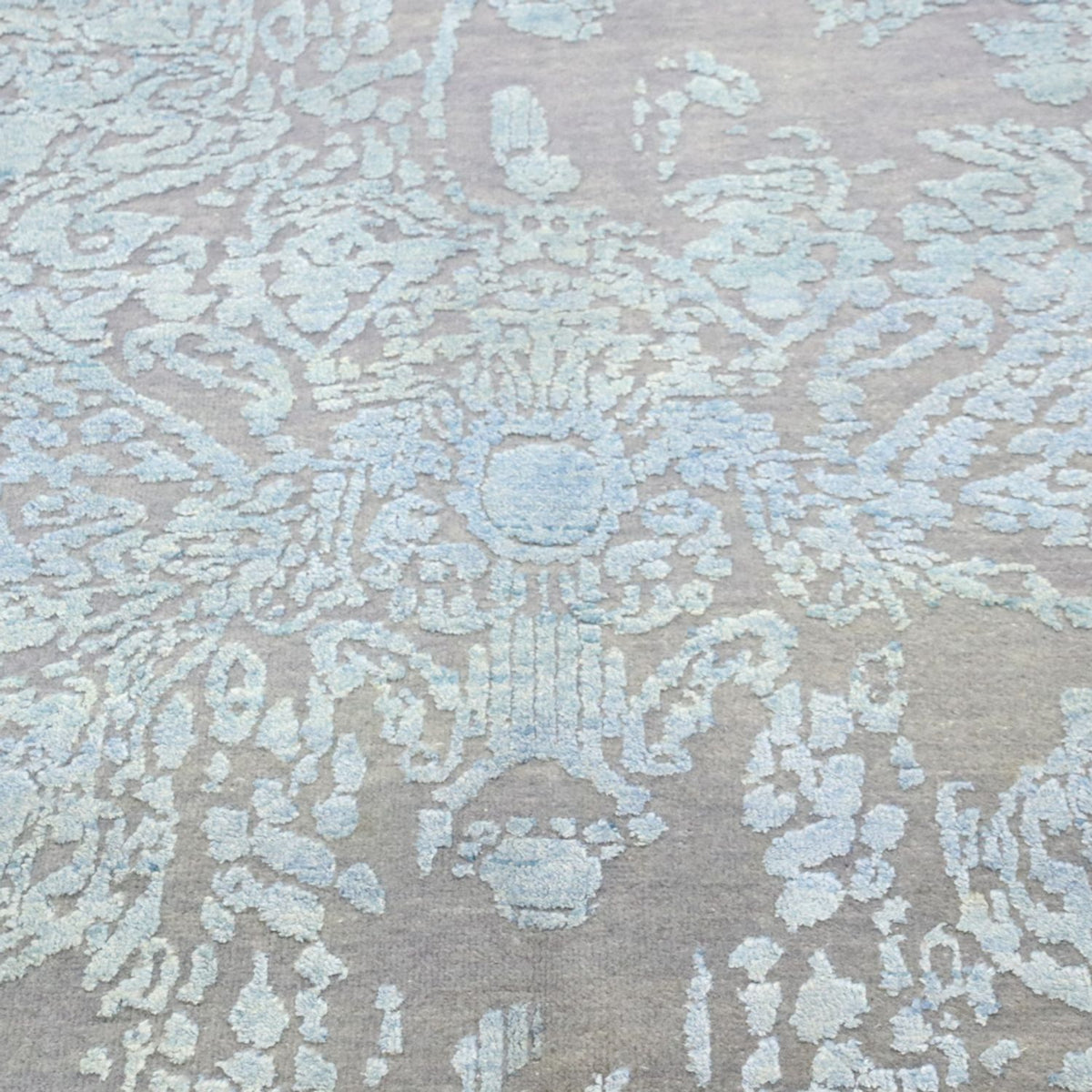 Designer Rug round  - 243 x 243 cm - light blue