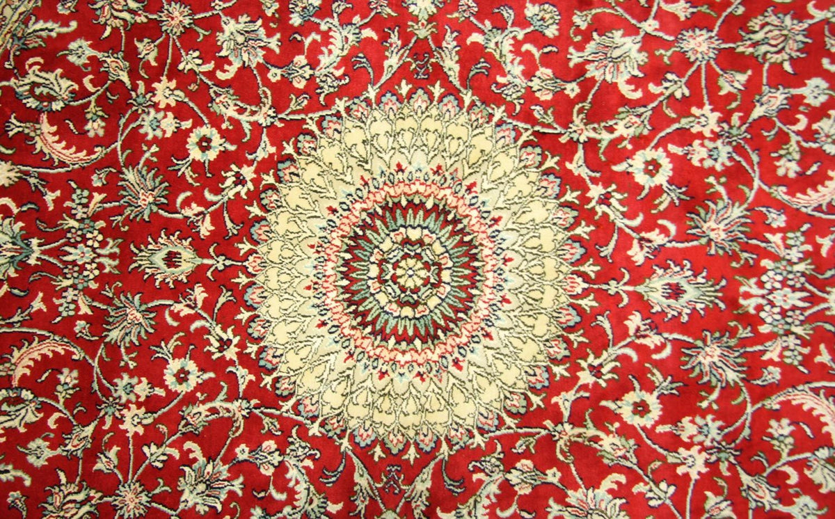 Silk Rug - Kashmir Silk round  - 183 x 183 cm - red