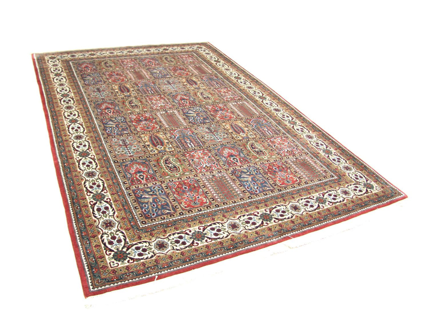 Bakhtiari Rug 241x168cm - Persian Rugs