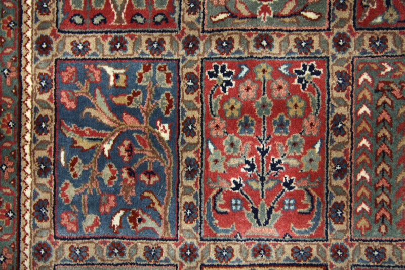 Bakhtiari Rug 236x171cm - Persian Rugs