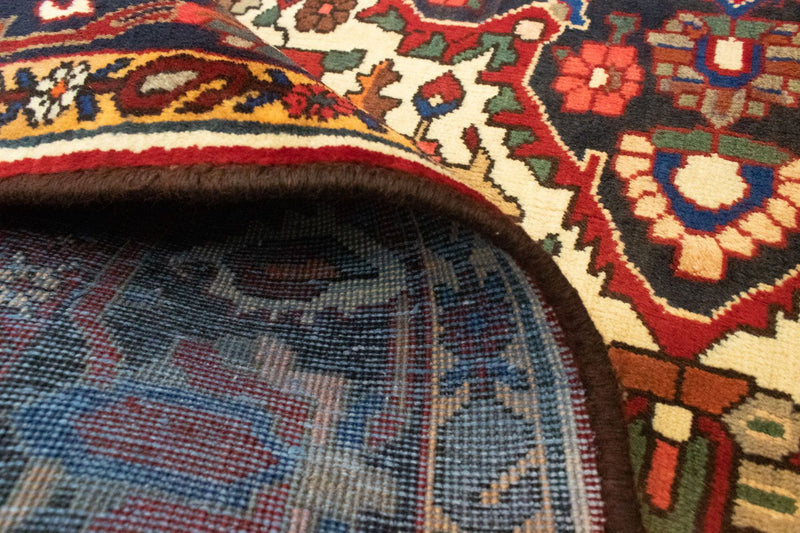 Bakhtiari Rug 306x208cm - Persian Rugs