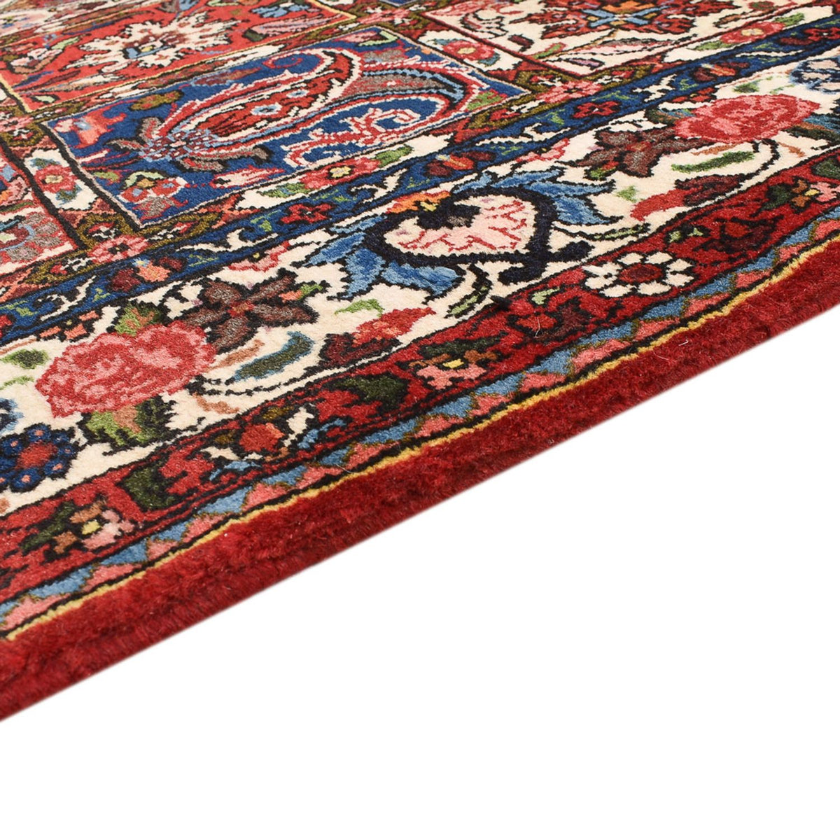 Bakhtiari Rug 133x196cm - Persian Rugs