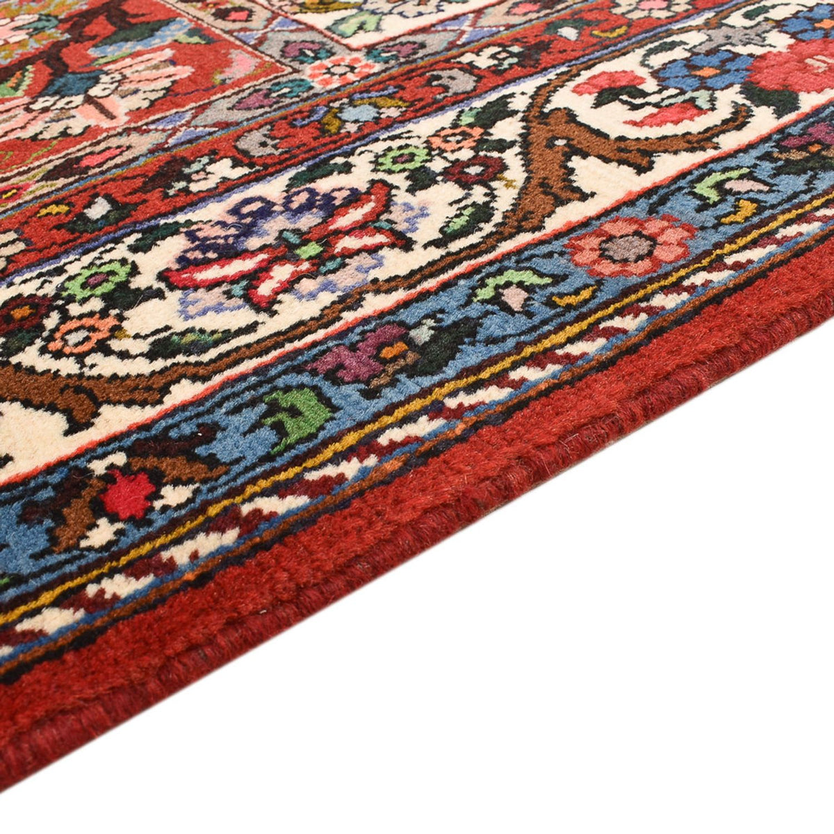 Bakhtiari Rug 138x191cm - Persian Rugs