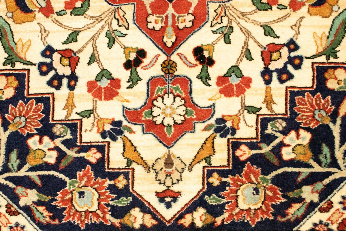 Varamin Rug 106x155cm - Persian Rugs