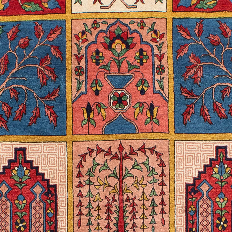 Bakhtiari Rug 311x198cm - Persian Rugs