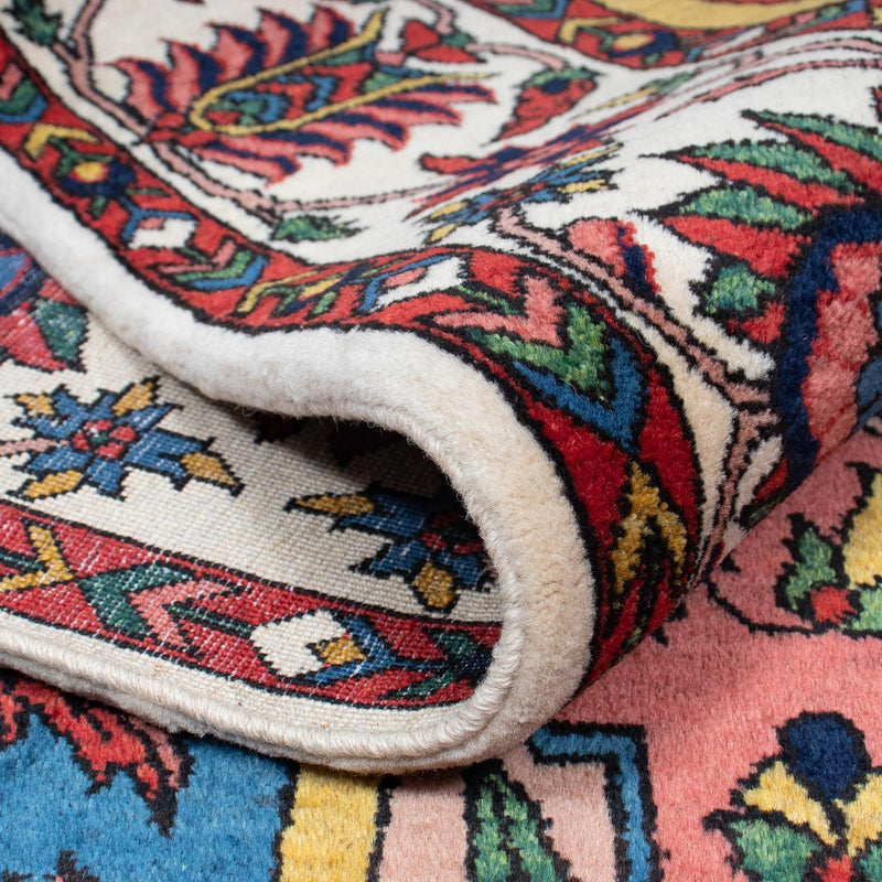 Bakhtiari Rug 311x198cm - Persian Rugs