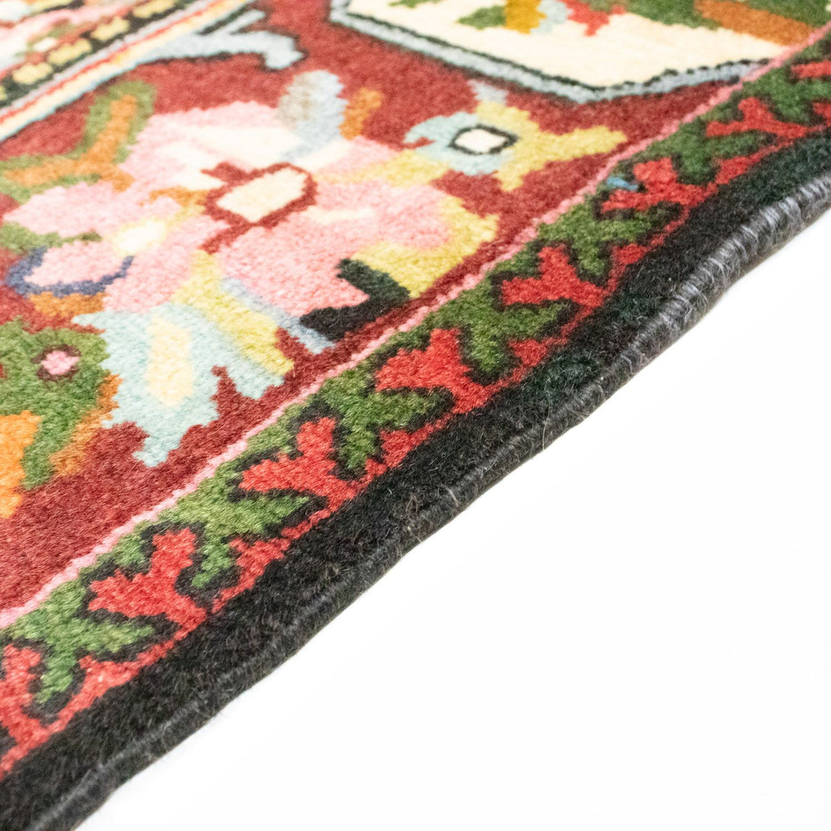 Bakhtiari Rug 136x197cm - Persian Rugs