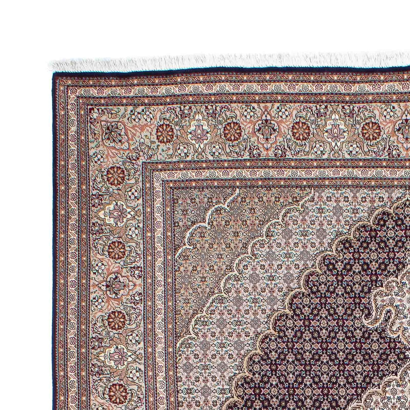 Tabriz Rug 205x156cm - Persian Rugs