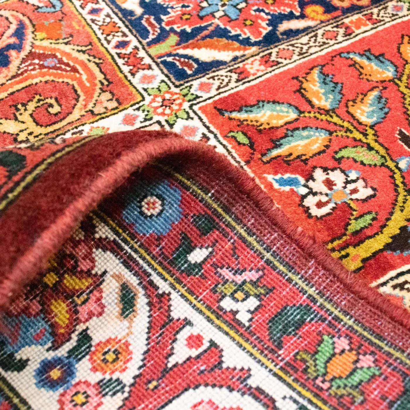 Bakhtiari Rug 212x130cm - Persian Rugs