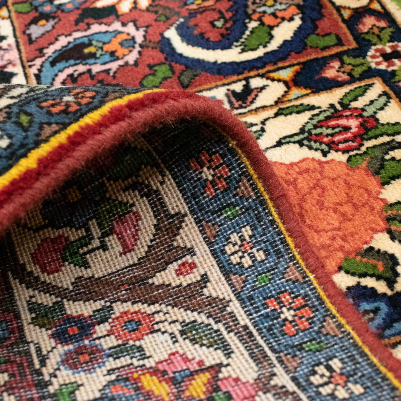 Bakhtiari Rug 200x136cm - Persian Rugs