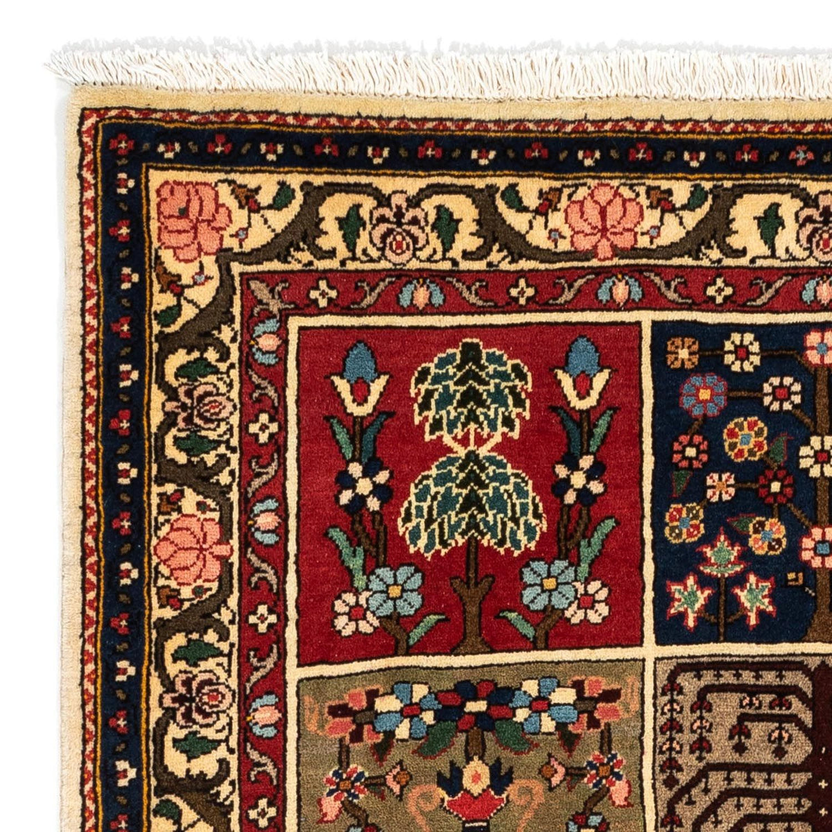Bakhtiari Rug 110x153cm - Persian Rugs