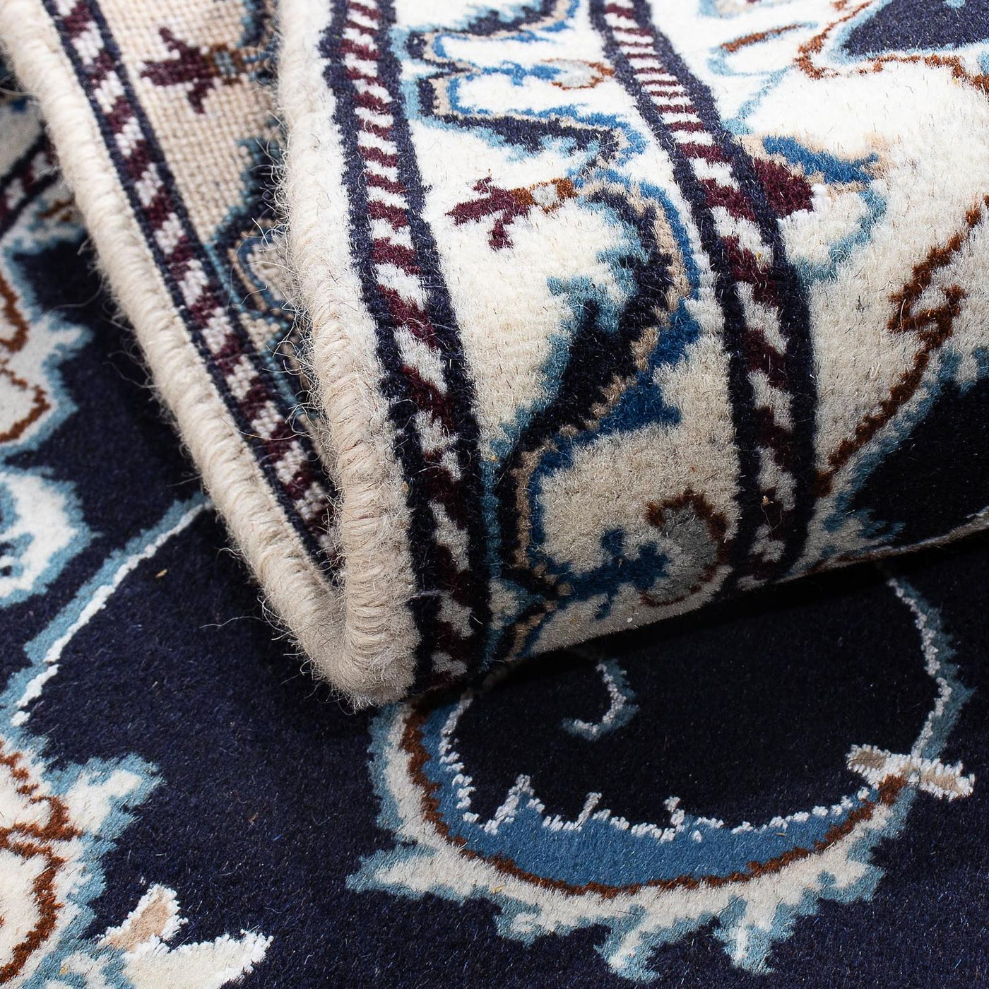 Nain Rug 136x88cm - Persian Rugs