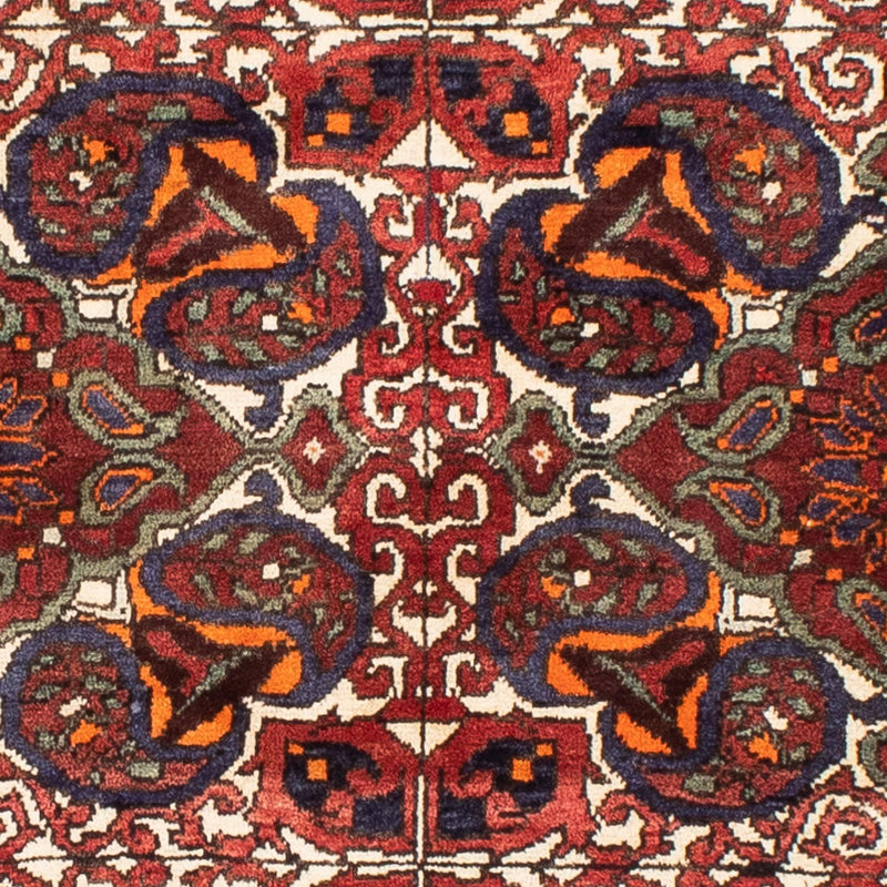 Bakhtiari Rug 198x150cm - Persian Rugs