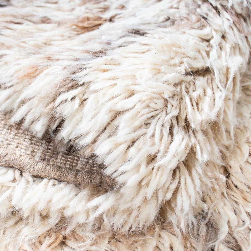 High-Pile Rug - 252 x 172 cm - beige