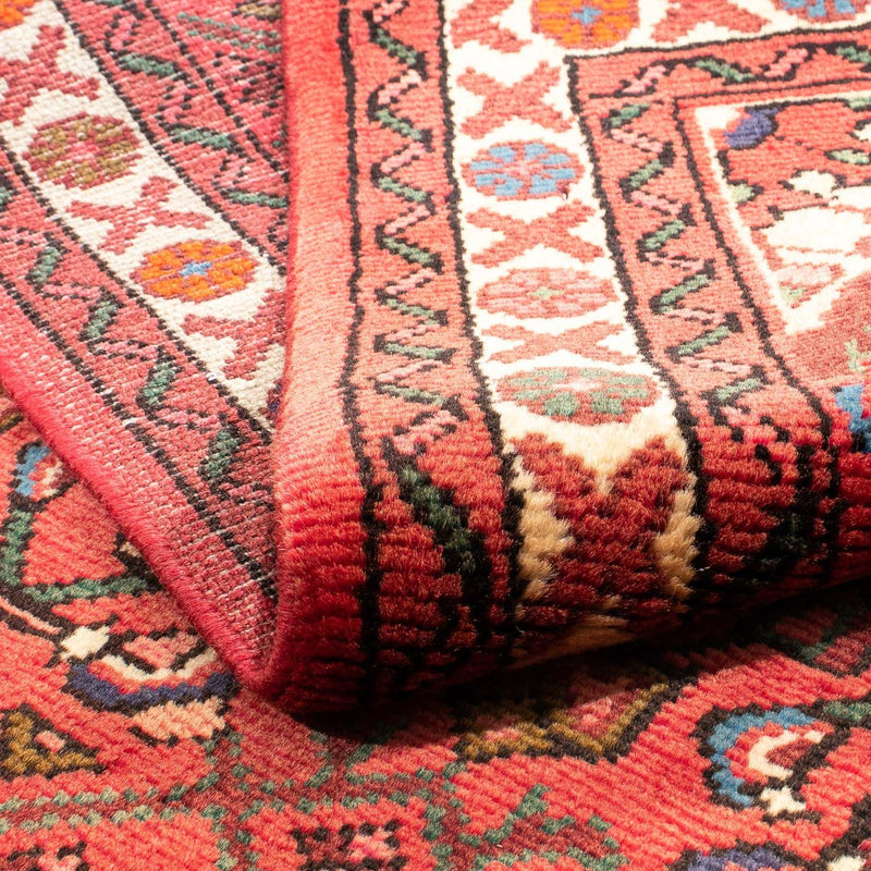 Hosseinabad Rug 140x106cm - Persian Rugs