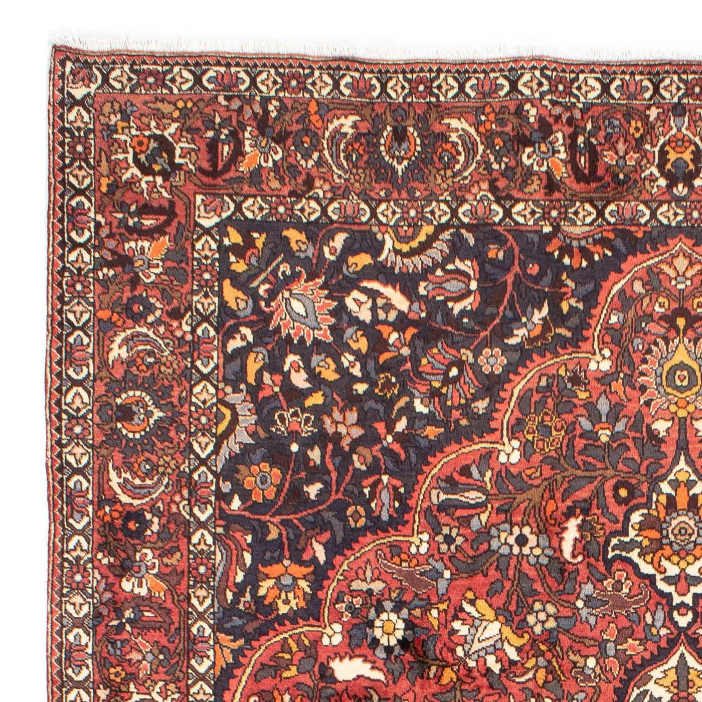 Bakhtiari Rug 326x214cm - Persian Rugs