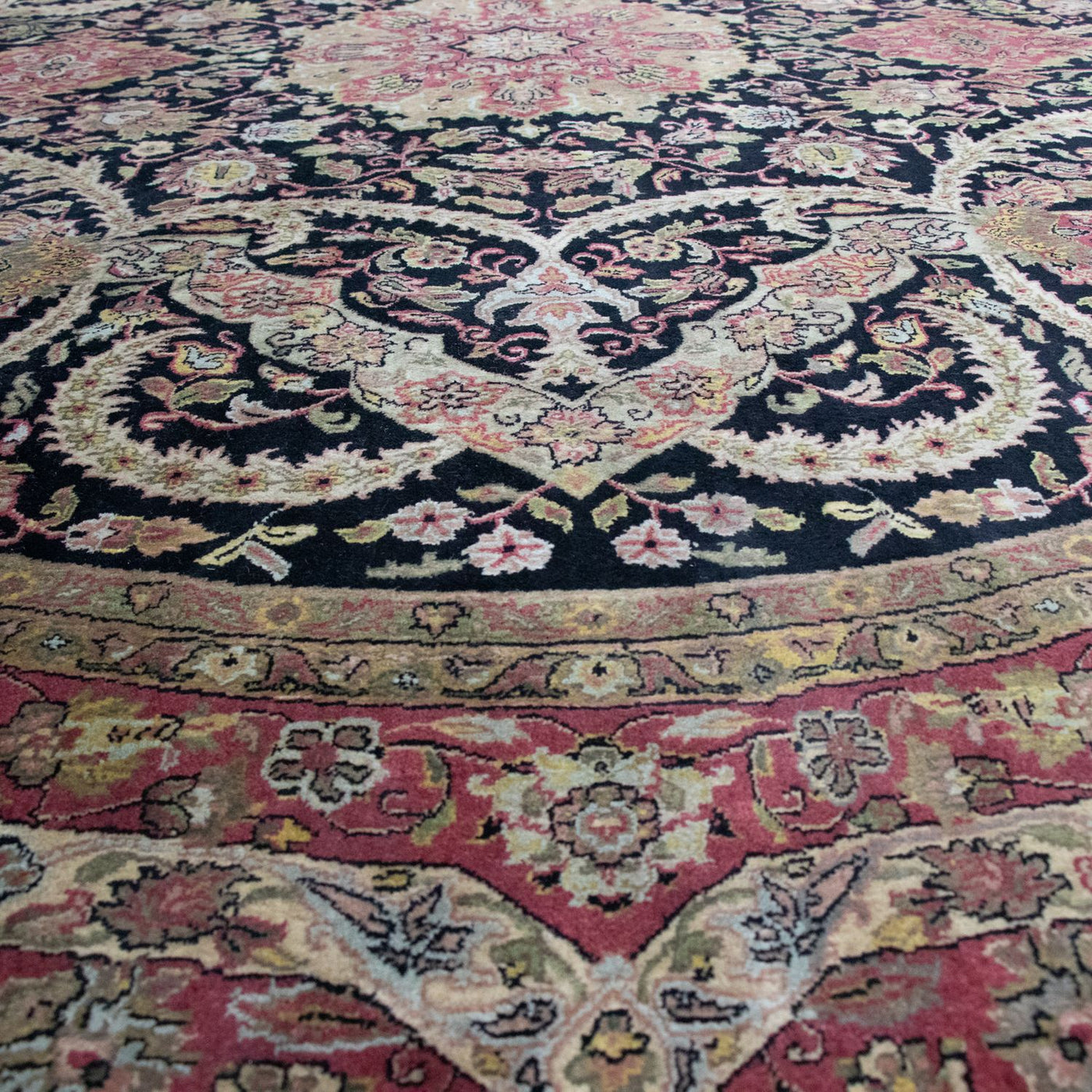 Oriental Rug Sarai